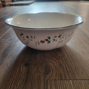 VTG Pfaltzgraff Winterberry Round  holidays Serving Bowl